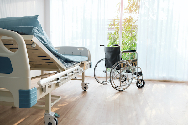 Lit médicalisé et fauteuil roulant à Saint-Maixent-l'École Lit médicalisé et fauteuil roulant à Saint-Maixent-l'École